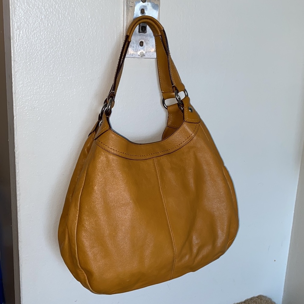 COACH YELLOW HONEY MUSTARD LEATHER HOBO BAG WITH SILVER BUCKLE D1069-F15075 - Picture 4 of 16